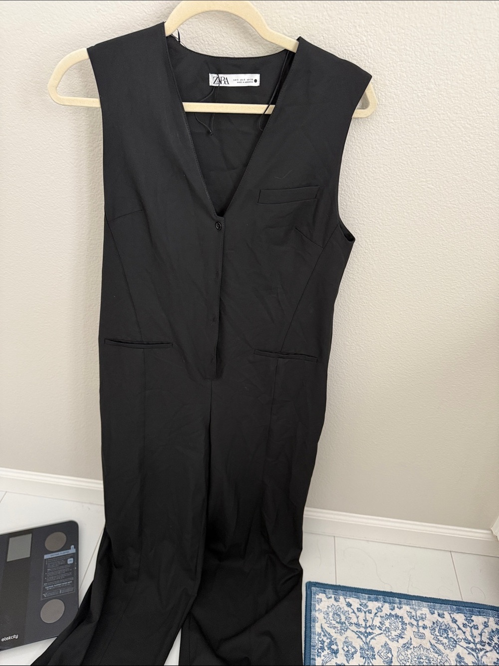 Zara Black V-Neck Sleeveless Jumpsuit